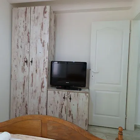 Lara Free Parking Skadarlija Belgrád