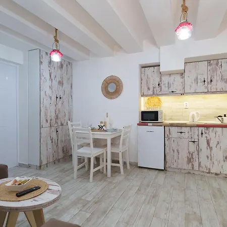 Lara Free Parking Skadarlija *