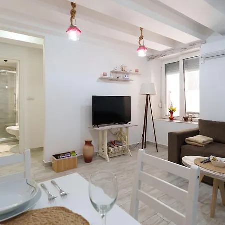 Lara Free Parking Skadarlija *