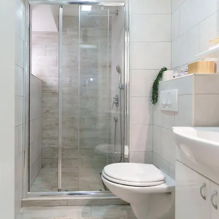 Lara Free Parking Skadarlija Belgrád